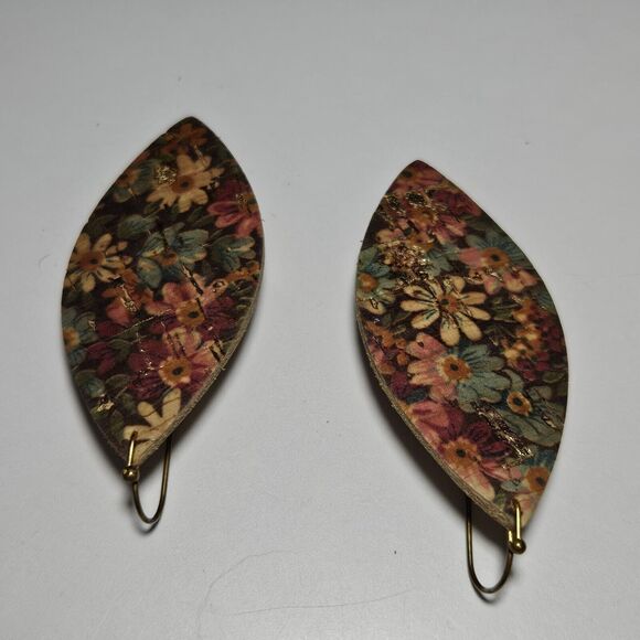 Pink And Blue Flower Cork With Gold Dangling Earrings - Picture 8 of 11